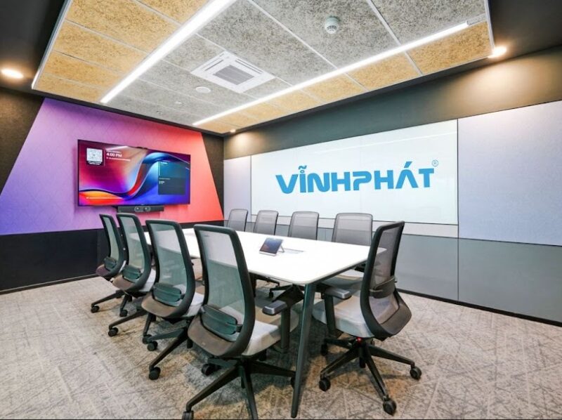 Martin Fenin đến thăm văn phòng Vĩnh Phát Mobile