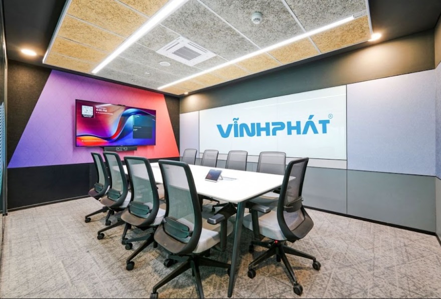Martin Fenin đến thăm văn phòng Vĩnh Phát Mobile